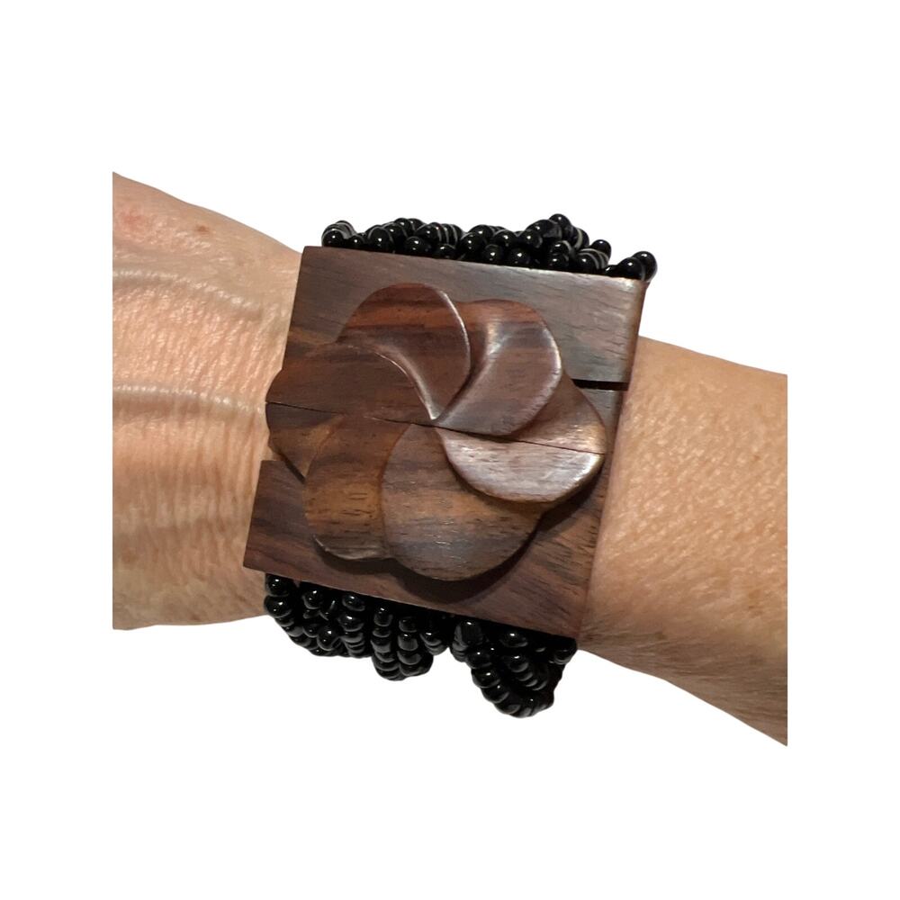 Bracelet Wooden Carved Clasping Stretch Black and Brown